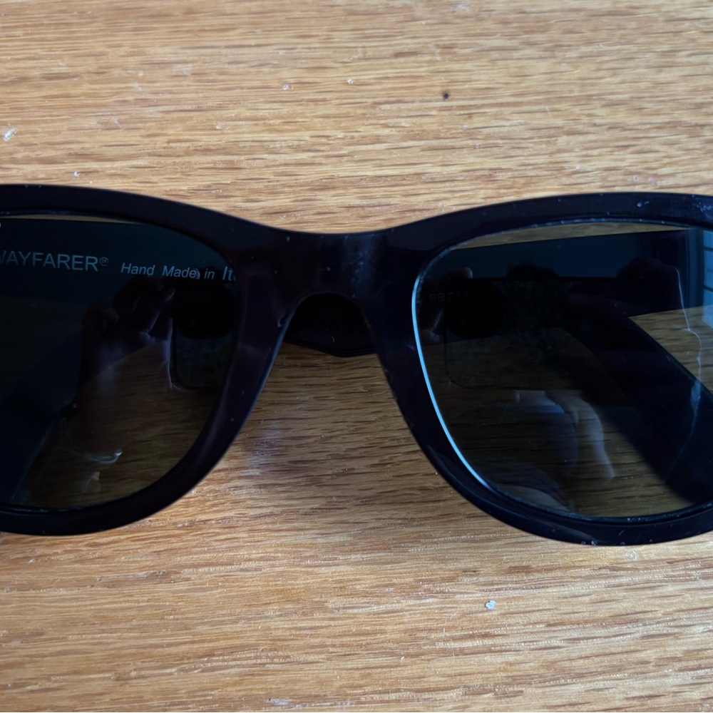 Polarized Ray-Ban Black Wayfarer Sunglasses Design